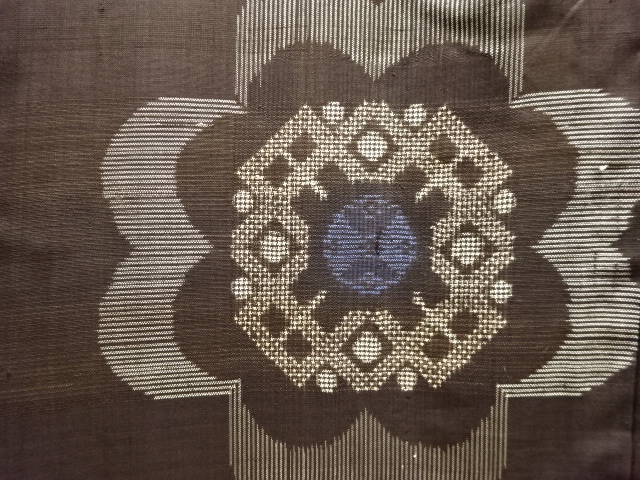 アンティーク　華紋織出し本場泥大島紬着物